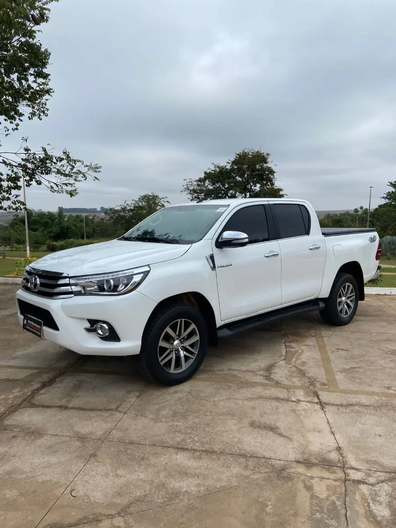 TOYOTA HILUX 2.8 SRX 4X4 CD 16V DIESEL 4P AUTOMÁTICO