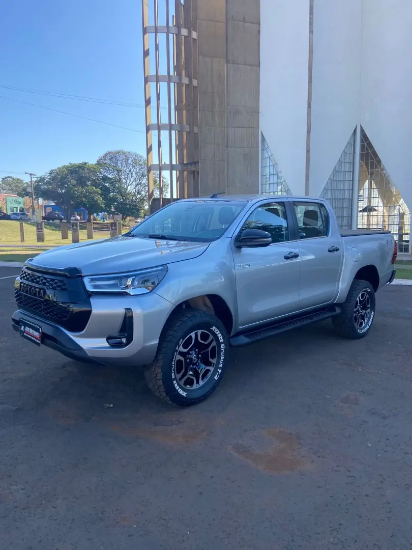 TOYOTA HILUX 2.8 D-4D TURBO DIESEL CD SRX 4X4 AUTOMÁTICO