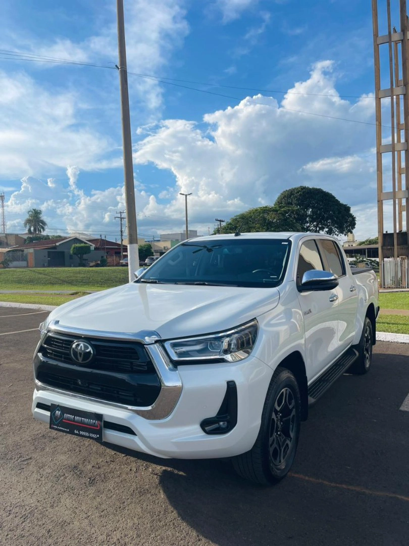 TOYOTA HILUX 2.8 D-4D TURBO DIESEL CD CONQUEST 4X4 AUTOMÁTICO