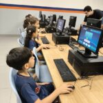 1° ano B - Separando sílabas na aula de informática