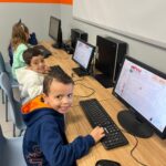 Jardim 2 B - Aula de tecnologia em Educação