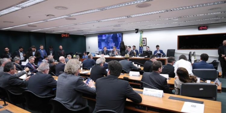 Em debate na Comissão de Agricultura, Haddad ameaça bancada com cortes de emendas e de recursos para o Plano Safra