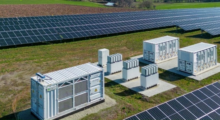 Brasil poder ter regulamentação do armazenamento de energia elétrica concluída até julho, diz ABSOLAR