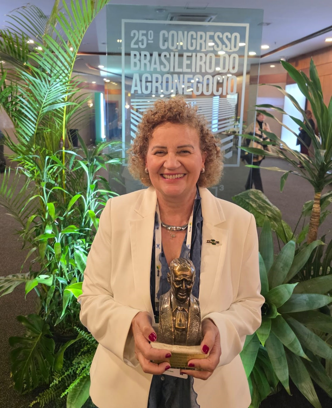 Pesquisa em saúde do solo rende a Ieda Mendes Prêmio Norman Borlaug de Sustentabilidade